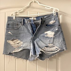 Abercrombie mid-rise boyfriend short